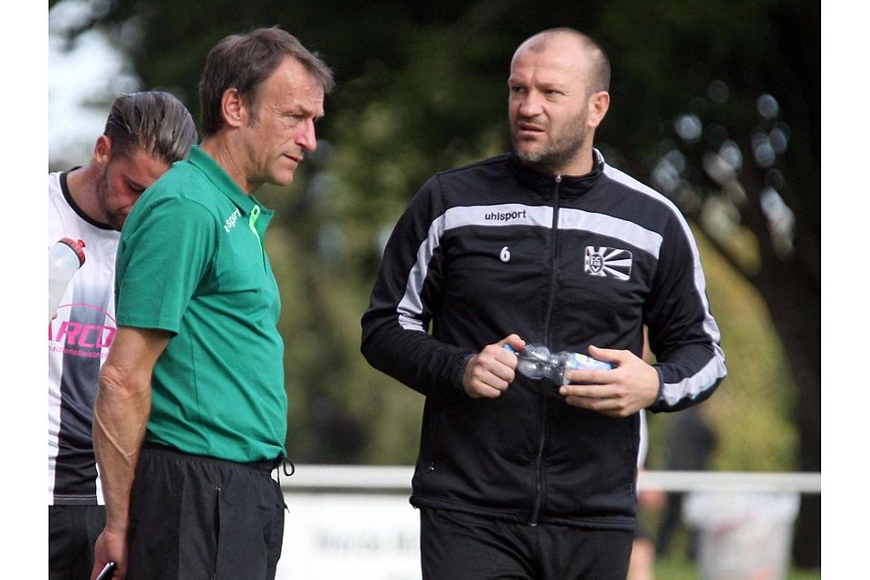 Nach dem Rücktritt von Lothar Mattner (grünes T-Shirt) hat der FC 08 Villingen Jago Maric (rechts) vom Co- zum Cheftrainer befördert. Foto: direvi