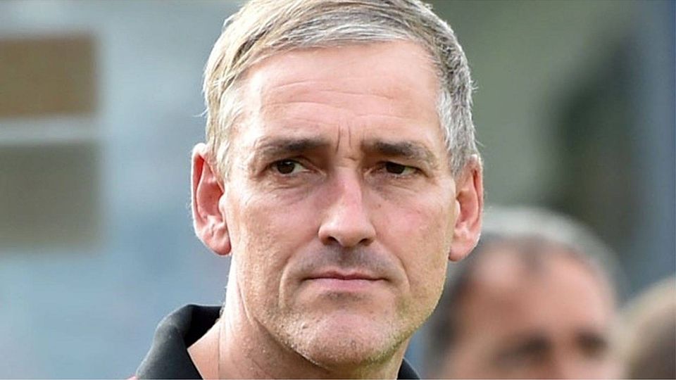 Jürgen Brüller war seit November 2017 in seiner zweiten Amtszeit als Trainer bei der TSG Thannhausen tätig und stieg mit ihr in die Bezirksliga auf.	F.: Ernst Mayer