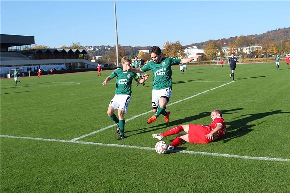 Max Vogl (Nummer 13) nahm mit dem TSV Bad Abbach die Hürde ATSV Kelheim problemlos. Foto: Roloff