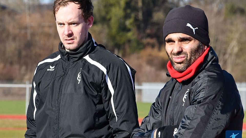 Stefan Heger (links) will zusammen mit Co-Trainer Antis Chalkidis den FC Gundelfingen zum Klassenerhalt führen, danach steht für den Spielertrainer erst einmal ein langer Urlaub auf dem Plan.