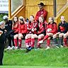 Seit 15 Jahren gibt Kult-Trainer Johann „Radi“ Wenni bei den Frauen des SSV Anhausen die Kommandos. Aufmerksam lauschen seine Schützlinge den Anweisungen vor der zweiten Saison in der Landesliga.