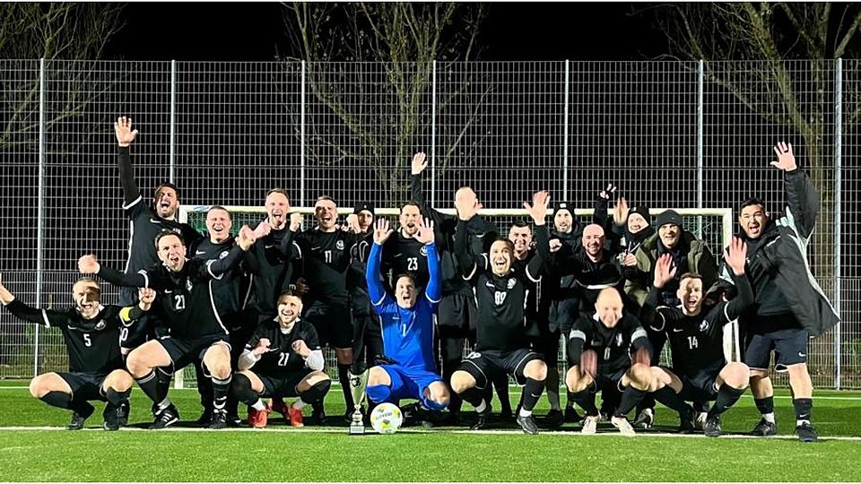 Die Ü32 des VfB Bodenheim feiert den Sieg im Fußball-Kreispokal 2026. 	Foto: VfB Bodenheim