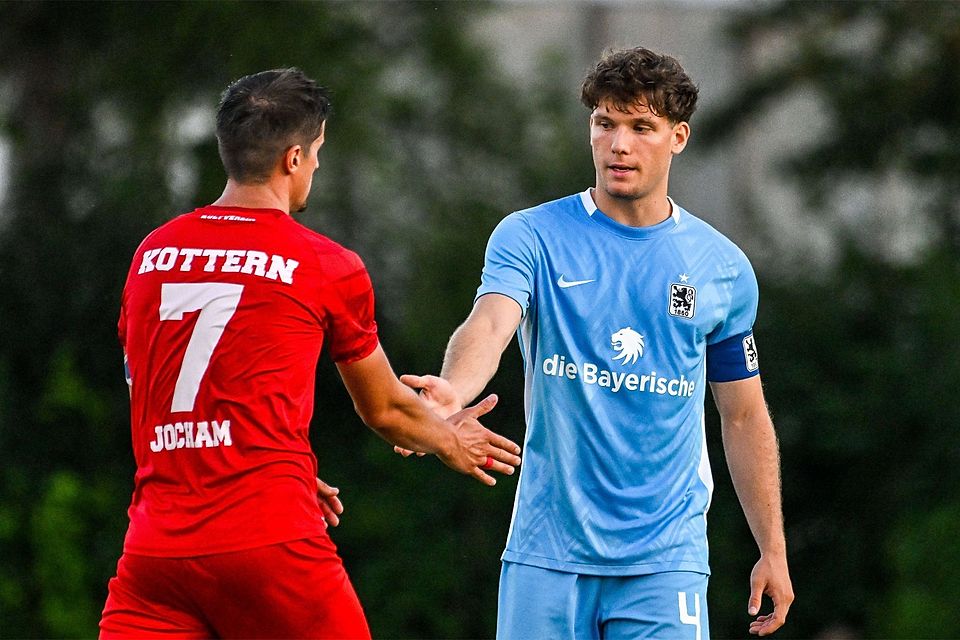Auch kommende Saison in der Bayernliga zu sehen: 1860-Verteidiger Yannik Seils (r.).