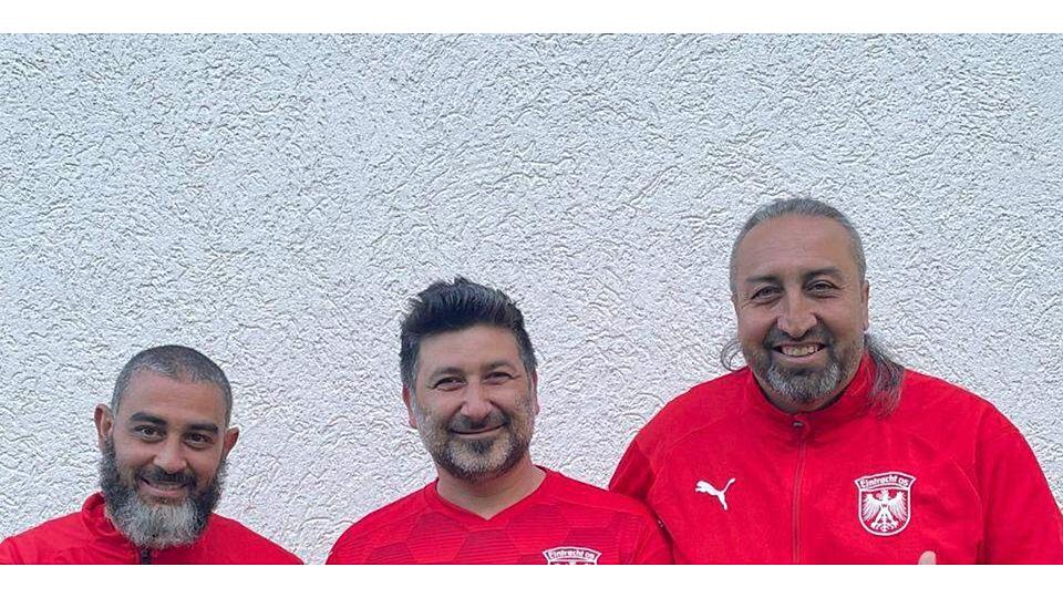 Neuer Job: Trainer Fatih Yildirim mit Cüneyt Cemaloglu (r.) und Khalid Akhmis (l.) von Eintracht Wetzlar.   (© Eintracht Wetzlar) 