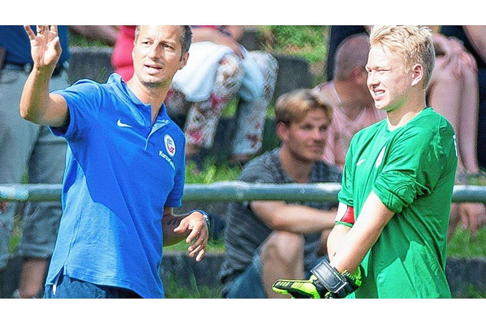 Keeper mit starker Serie: Hansa-Trainer Marco Vorbeck lobt seinen Schlussmann Philipp Puls. Georg Scharnweber