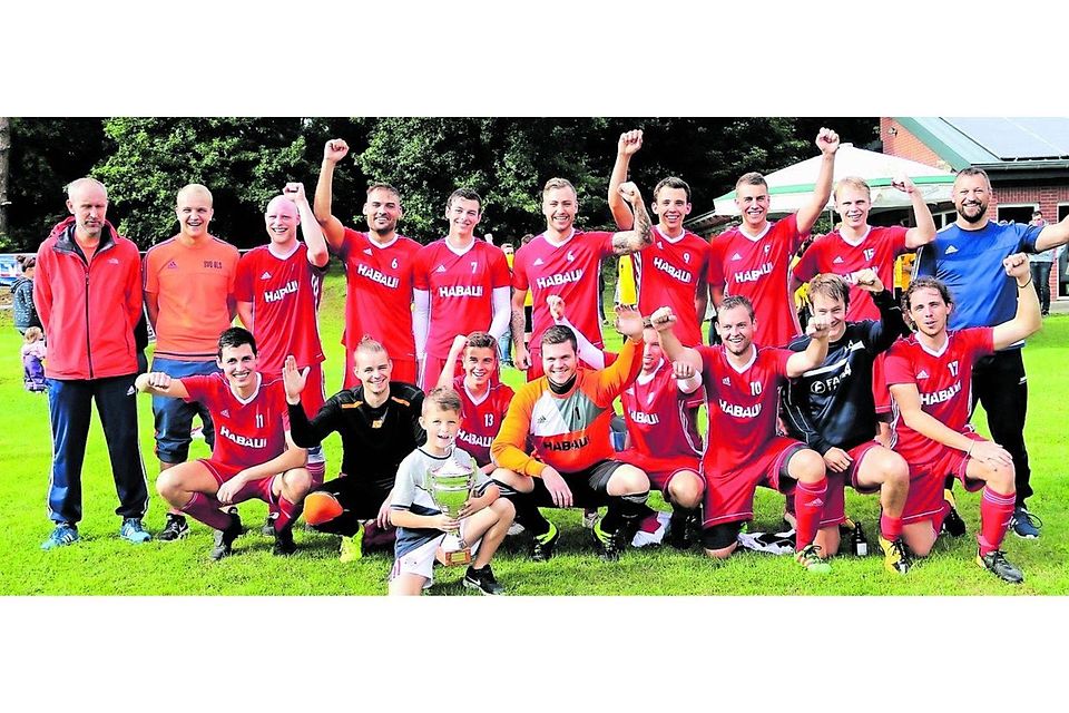 Jubel bei der SVG Birgden-Langbroich-Schierwaldenrath, die Mannschaft gewann das Finale um den Gemeindecup Gangelt mit 1:0 gegen FC Concordia Stahe-Niederbusch. Jubel bei der SVG Birgden-Langbroich-Schierwaldenrath, die Mannschaft gewann das Finale um den Gemeindecup Gangelt mit 1:0 gegen FC Concordia Stahe-Niederbusch.