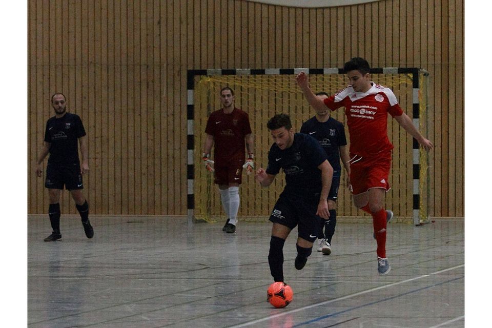 Temporeich und trickreich: A-Ligist TSG Gau-Bickelheim (dunkelblau) sorgt bei den Futsalturnieren regelmäßig für Furore. Foto: Wolff