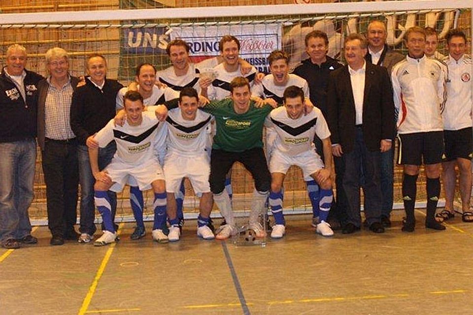 Deggendorf sichert sich den Titel beim Traditionsturnier in Vilshofen. F: Enzesberger Deggendorf sichert sich den Titel beim Traditionsturnier in Vilshofen. F: Enzesberger