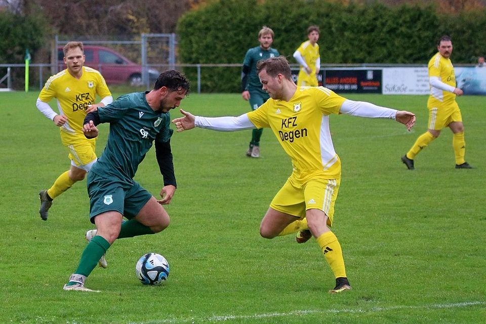 Der TSV Geiselbullach (in Gelb) im Spiel gegen den TSV Altenstadt (in Grün).