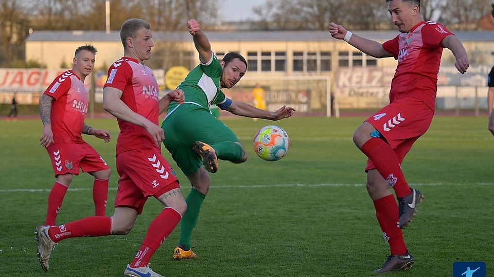 Voller Einsatz: Ob Christian Köttler (re.) noch einmal in der Regionalliga auf dem Platz stehen wird? Seine Teamkollegen hoffen mit ihm auf ein Comeback.