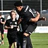 Jubel beim FC Emmendingen, oben Lukas Dämpfle. 