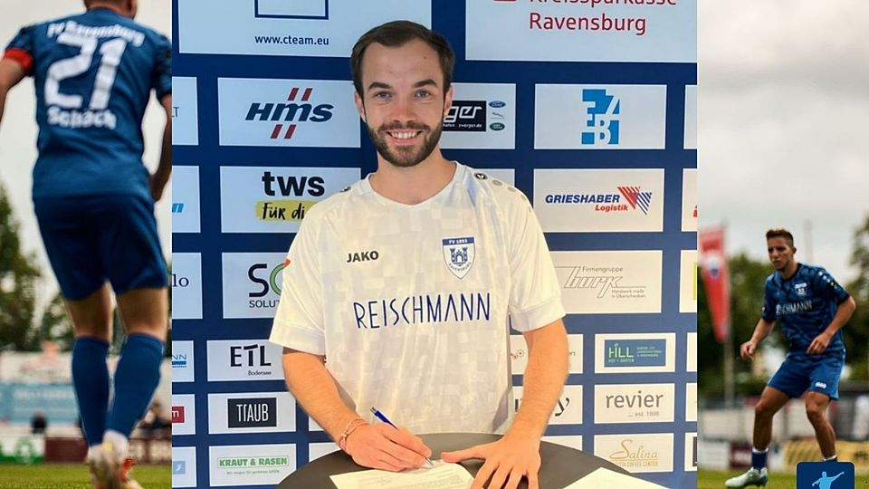 Roman Reinelt bei der Vertragsunterschrift