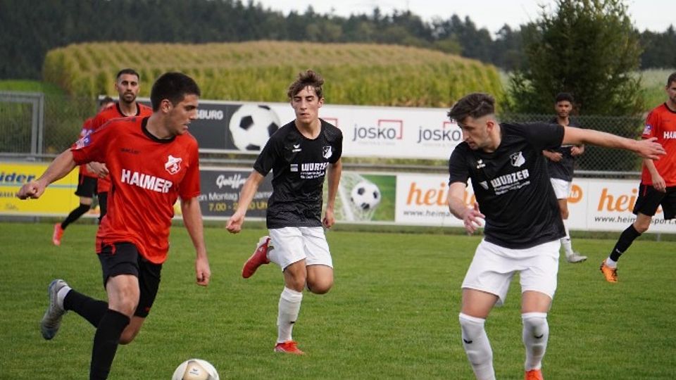 Antonio Mlakic (am Ball) und die Aindlinger spielten gegen den FC Affing zu verkrampft. Deshalb nahmen die Gäste die drei Punkte mit.