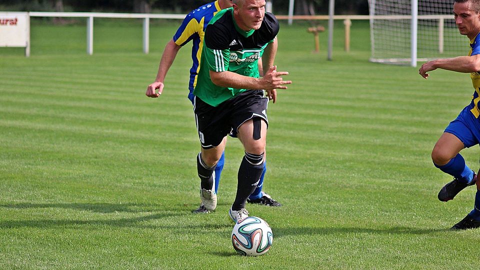 Tobias Weißenborn (in grün) wurde in die "Elf der Hinrunde" gewählt    F: Schmidt