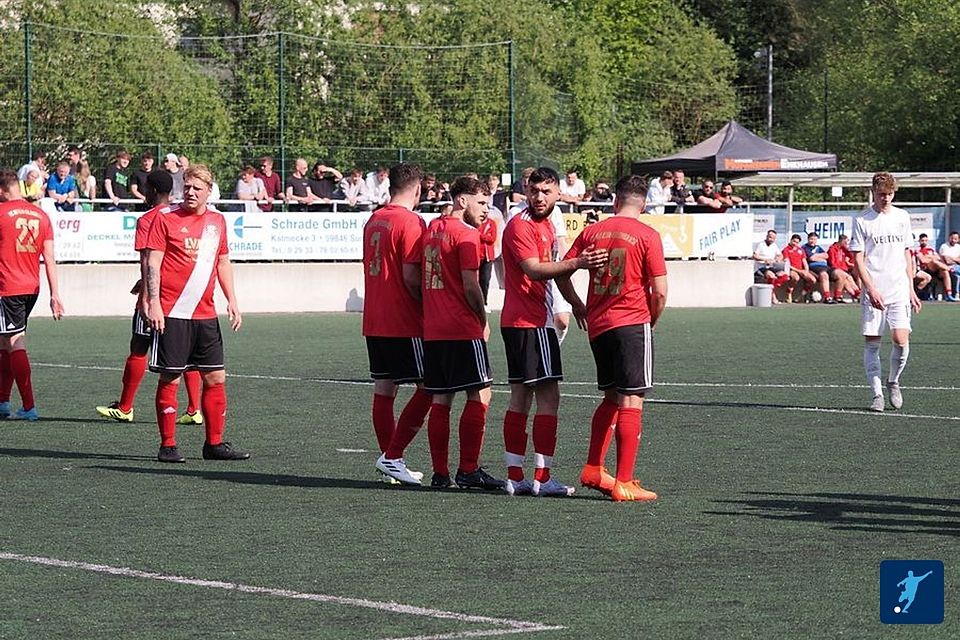 Der FC Neheim-Erlenbruch teilte sich zum Auftakt die Punkte. Der FC Neheim-Erlenbruch teilte sich zum Auftakt die Punkte.