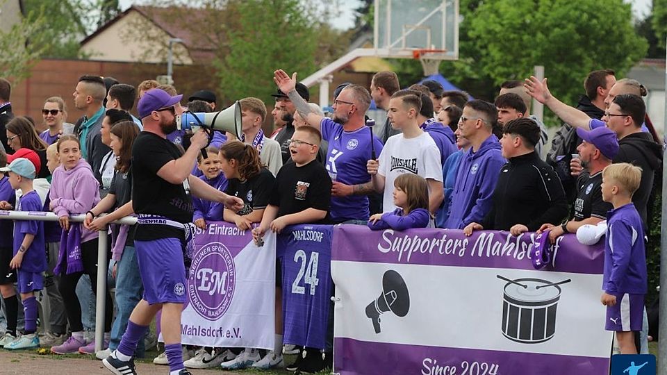 Archiv mit Fans von Mahlsdorf