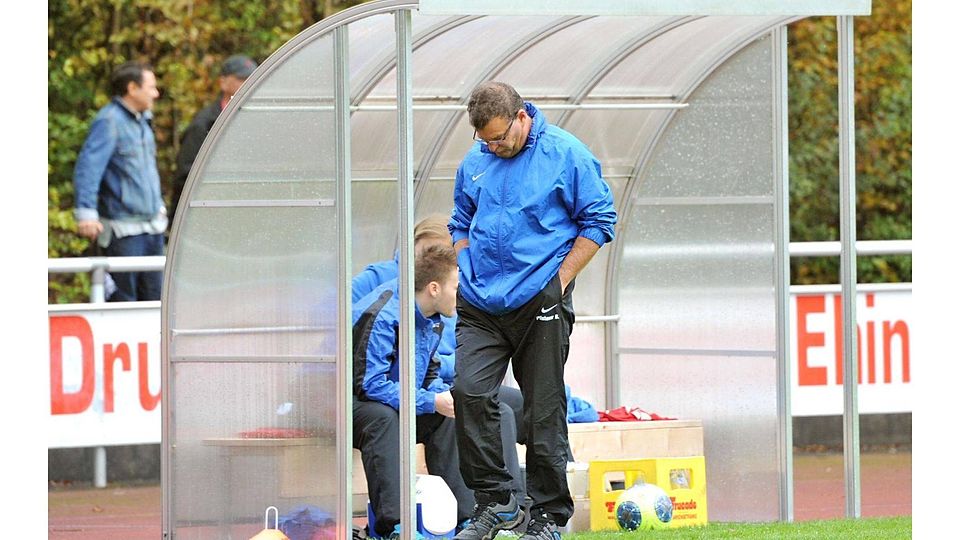 Der Trainer der TSG Ehingen, Bernd Pfisterer, im Spiel gegen den FC Ostrach. Foto: Jürgen Emmenlauer