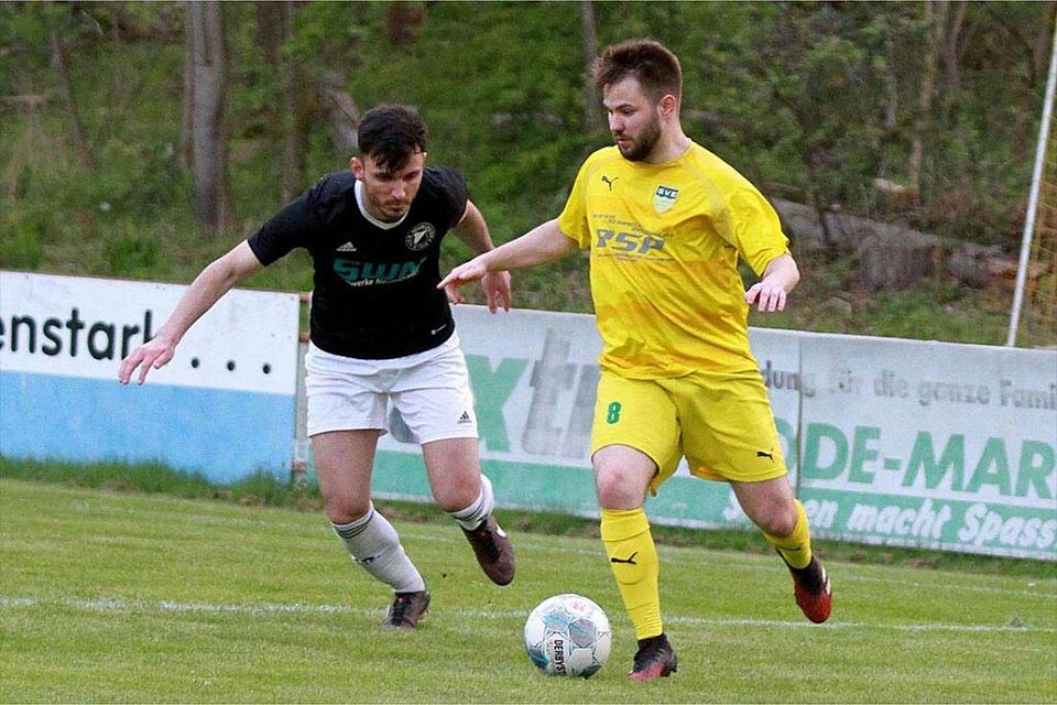 Maurice Knutzen (SVE Comet Kiel) am Ball. 