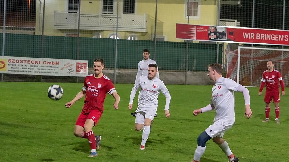 Bezirksliga SV Miesbach-SV Saaldorf; Flutlichtspiel; Foto Steffen Gerber