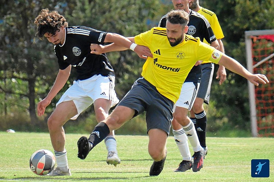 Kann die SV Grafenwöhr (in Gelb-Schwarz) die Pole Position bei der schweren Auswärtsaufgabe in Eslarn verteidigen?