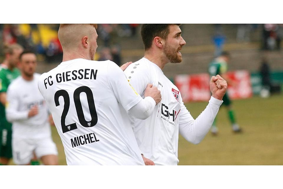 Timo Cecen, hier noch im Trikot des FC Gießen, streift künftig das Leibchen mit dem Schimmelreiter auf der Brust über. (© Ben Volkmann) 