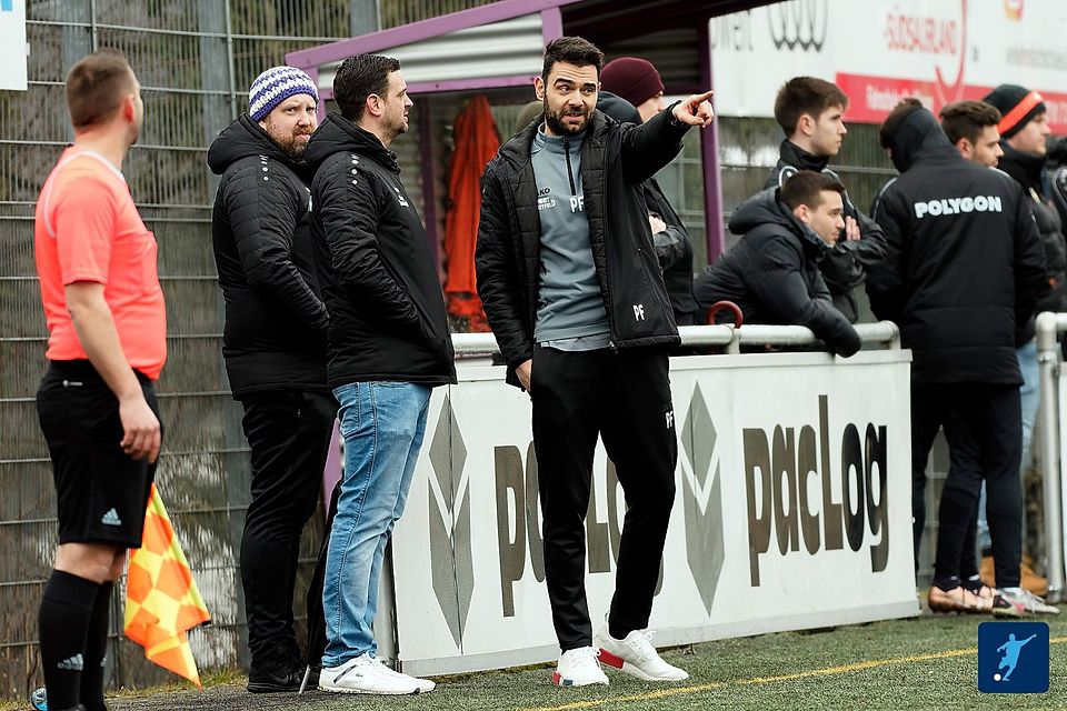 Patrik Flender (Mitte) ist nicht mehr Trainer des SC Drolshagen.