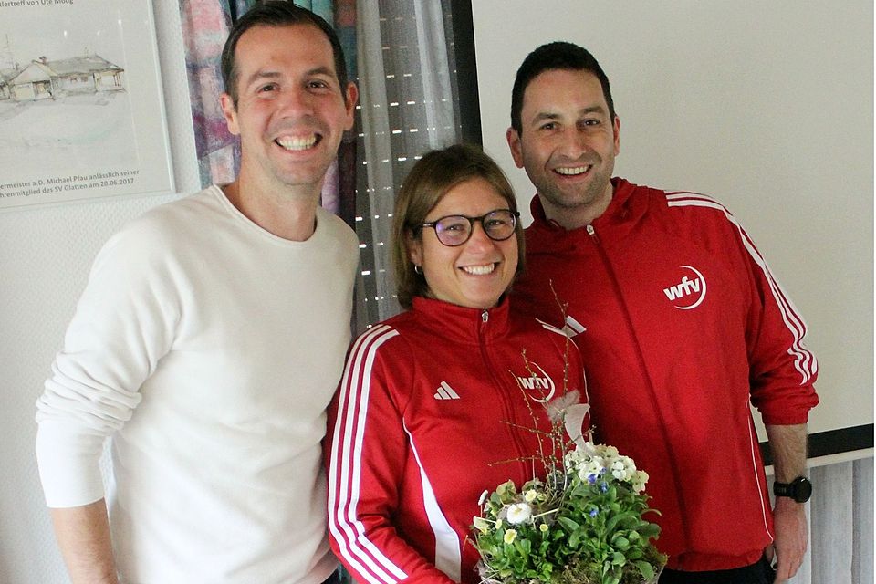 Schiriobmann Markus Teufel (links) mit Lehrwartin Svenja Neugebauer und Schulungsleiter Thomas Horat.