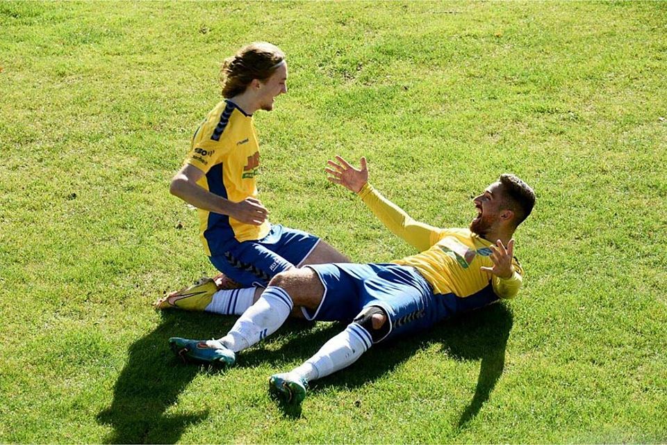 Rafael Krause und Felix Möller (li.) jubeln über einen Sieg des SV Todesfelde. Rafael Krause und Felix Möller (li.) jubeln über einen Sieg des SV Todesfelde.