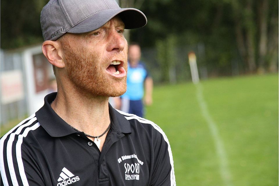 Impulsiv: Ulf Schmidt, Trainer des Kreisklassen-Spitzenreiters SV Dickenreishausen.     Foto: Hans Honold