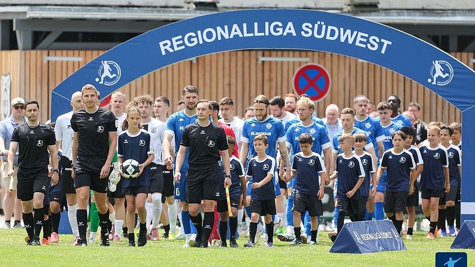 Unter dem Regionalliga-Bogen einlaufen, daran könnten sie sich an der Eddersheimer Staustufe gewöhnen.