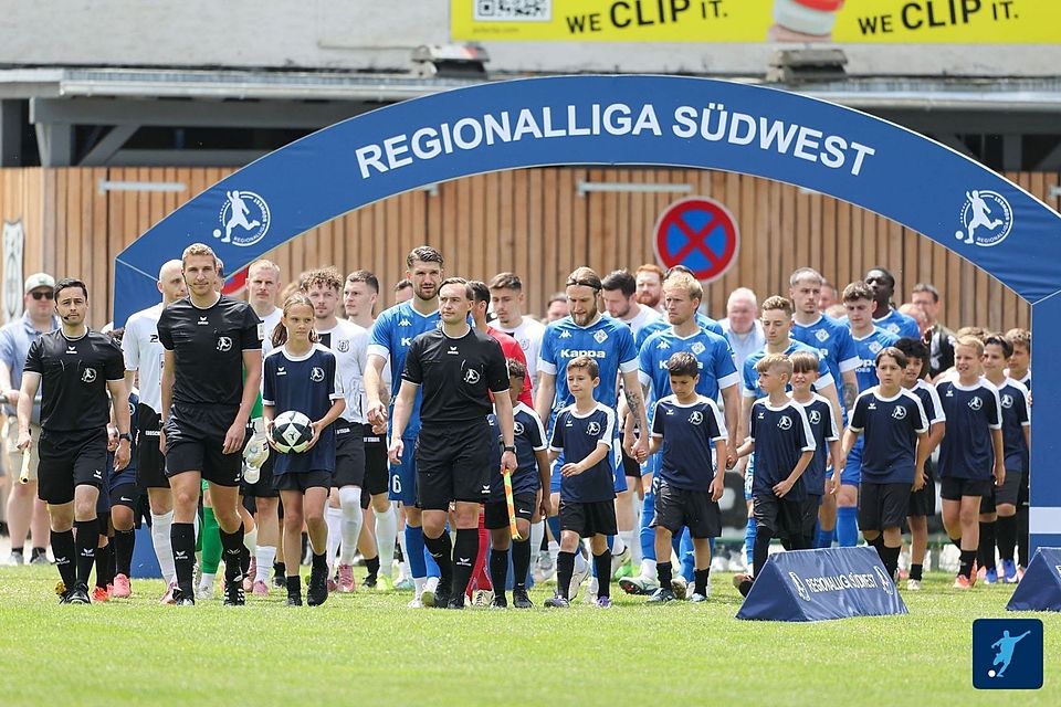 Unter dem Regionalliga-Bogen einlaufen, daran könnten sie sich an der Eddersheimer Staustufe gewöhnen.
