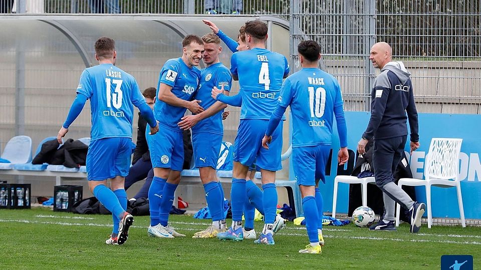 So will Matthias Born (r.) seine Walldorfer in seinem letzten Heimspiel sehen.