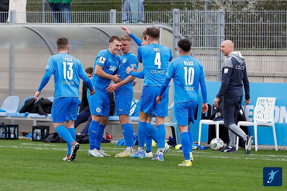 So will Matthias Born (r.) seine Walldorfer in seinem letzten Heimspiel sehen.