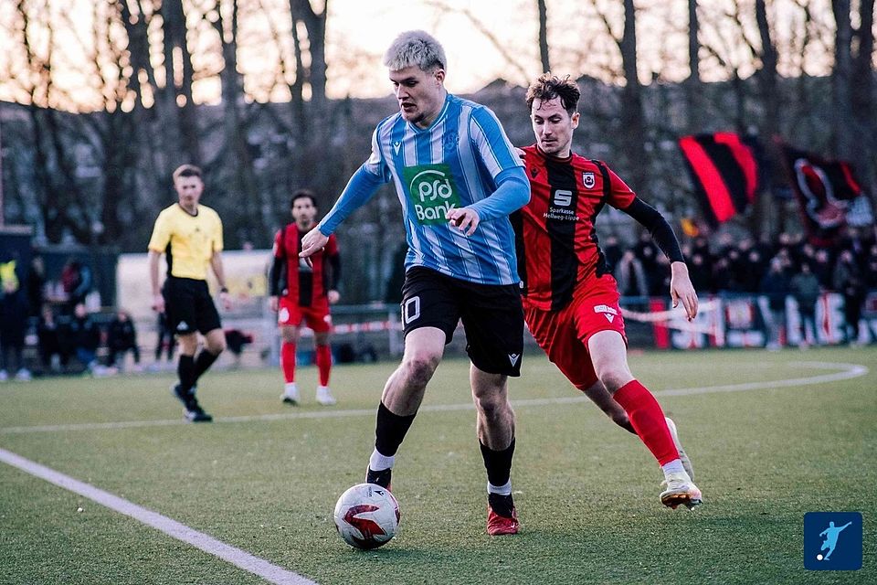 Unter gewissen Umständen wird der DSC Arminia Bielefeld II doch zum Aufstiegskonkurrenten. Unter gewissen Umständen wird der DSC Arminia Bielefeld II doch zum Aufstiegskonkurrenten.
