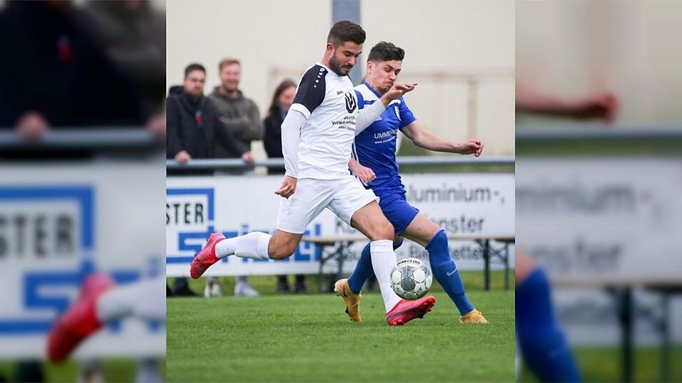 Marcel Fischer (rechts) hier in einer eher untypischen Defensivsituation gegen Bolsterns Marc Störk (links). Eigentlich ist er der Mann für die Tore bei den Hochbergern. (Foto: Thomas Warnack)