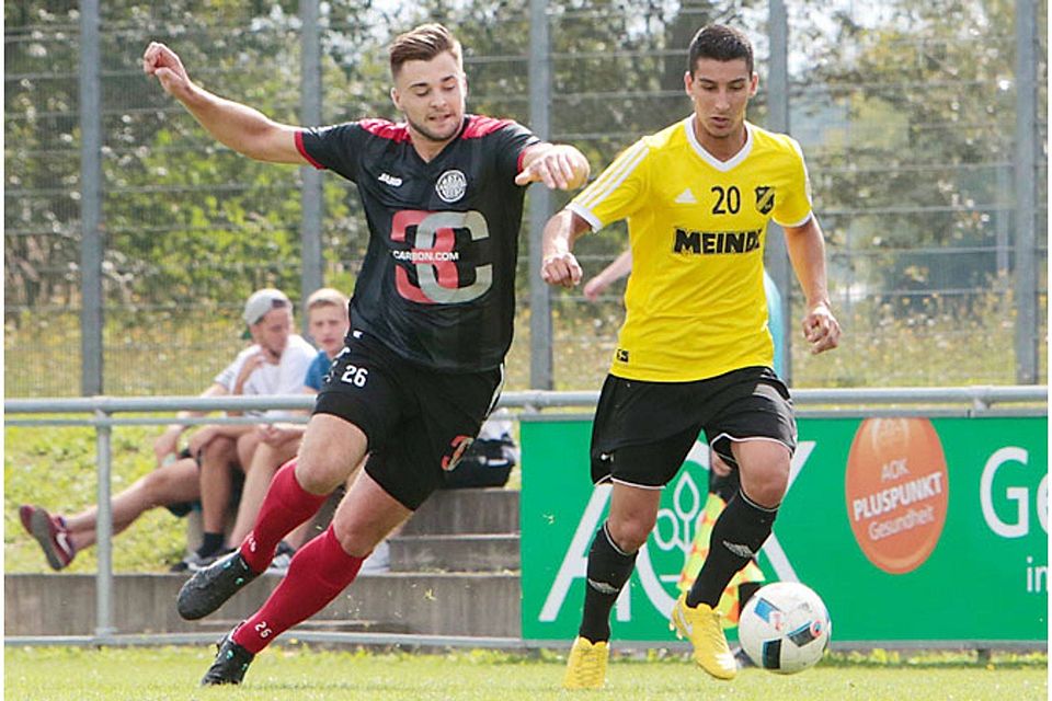 Jonas Meichelböck (rechts) entschied sich zu Saisonbeginn zu einem Wechsel vom FC Memmingen zum TSV Landsberg und fühlt sich dort wohl.	   F.: Julian Leitenstorfer
