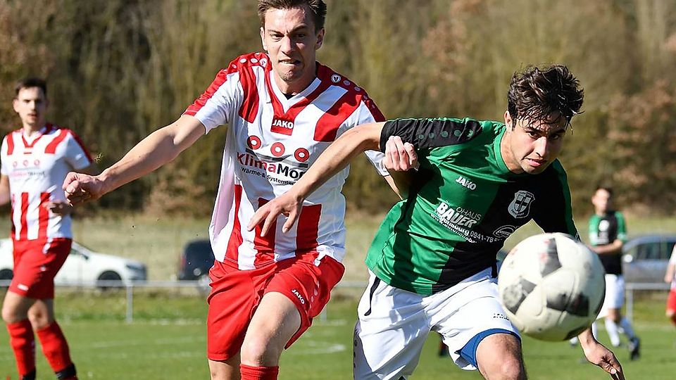 Einst Abwehrchef in der Bezirksliga, ab sofort Co-Trainer in Zeitlarn: Simon Bucher (links).