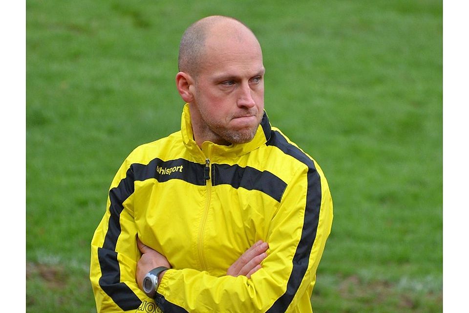 Die Einstellung seiner Spieler hat FCA-Trainer Timo Rost beim 0:0 gegen den SC Luhe-Wildenau gar nicht gefallen. F: Eberhardt