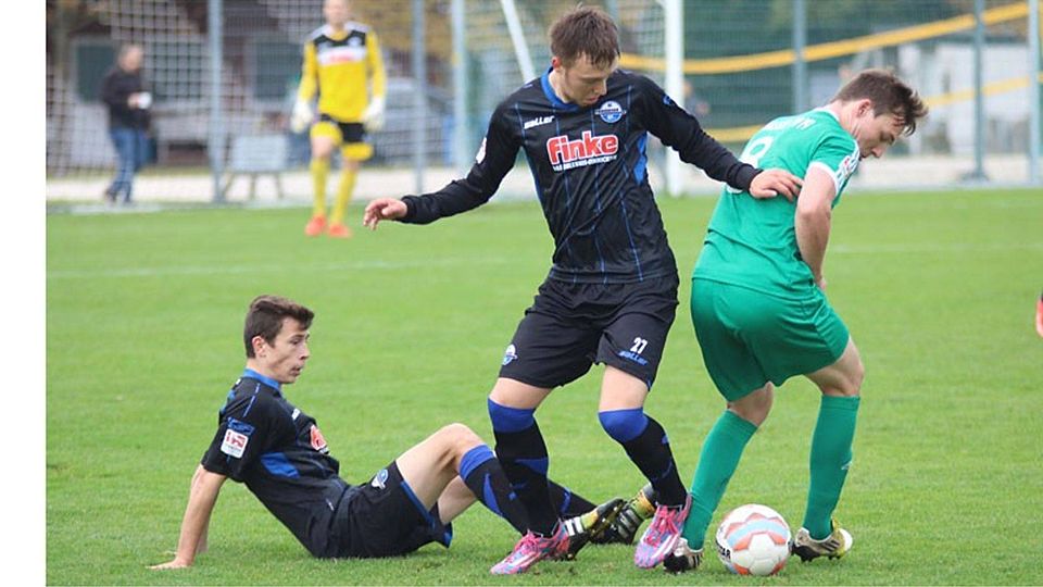 Gierig sein: Die Paderborner Ron Schallenberg und Josip Majic sollen sich auch bei der SpVgg Erkenschwick wieder in die Zweikämpfe werfen. F: Heinemann