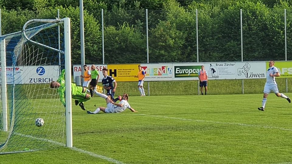 Musste einmal mehr hinter sich greifen: Der FC Basserdorf verliert gegen Uzwil 1:2 und steigt ab.