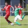 Am 8. Mai trennten sich beide Mannschaften 1:1. Hier zieht Altheims Florian Geiselhart (re.) ab, Mario Giradulli versucht ihn zu stoppen. Den Altheimer Goalgetter zu stoppen wird eine der Aufgaben für den FCK. Foto: Warnack