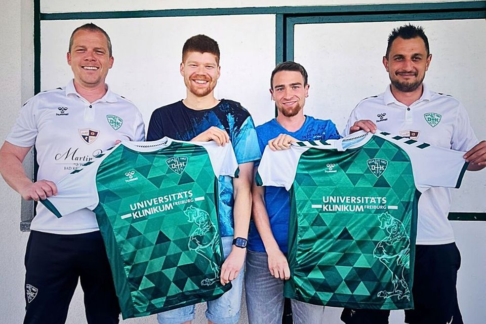Von links: Trainer Thorsten Geissler, die Neuzugänge Milan und Elias Schwörer sowie Spielercoach Murat Kör | Foto: Verein