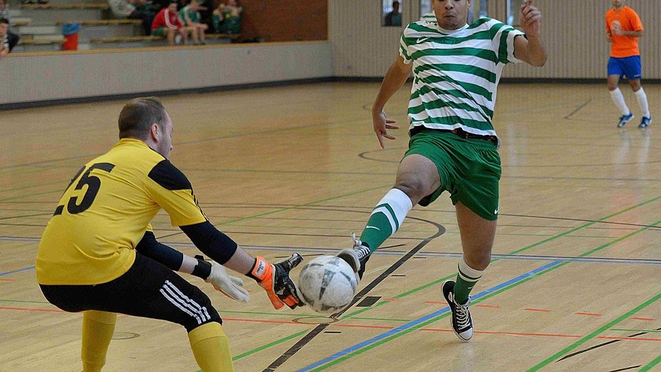 Budenzauber ohne Bande: In Klarenthal gilt für die Fußballer das Futsal-Reglement. Foto: Tom Klein