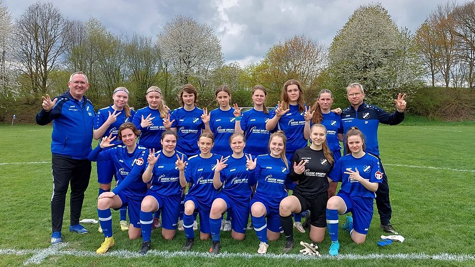 Präsentierten sich gegen den FC Gießen in Torlaune. Die B-Mädchen der TuS Viktoria Großenenglis.