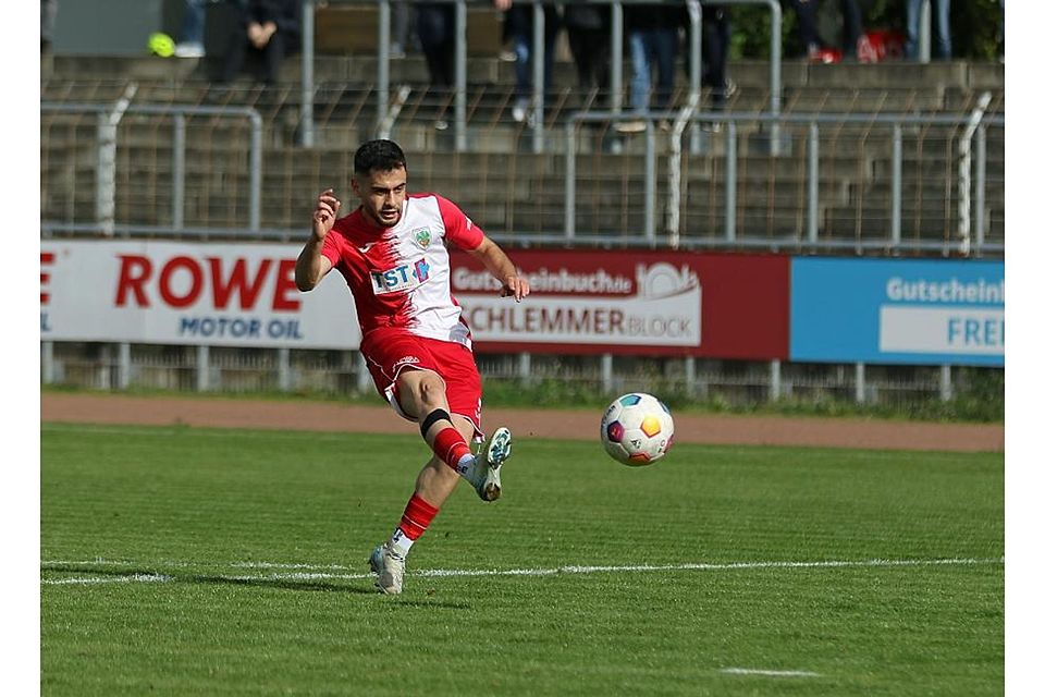 Traf mit einem wunderschönen Freistoß zum zwischenzeitlichen Ausgleich: Wormatia-Offensivspieler Mert Özkaya.	Foto: Christine Dirigo/pakalski-press