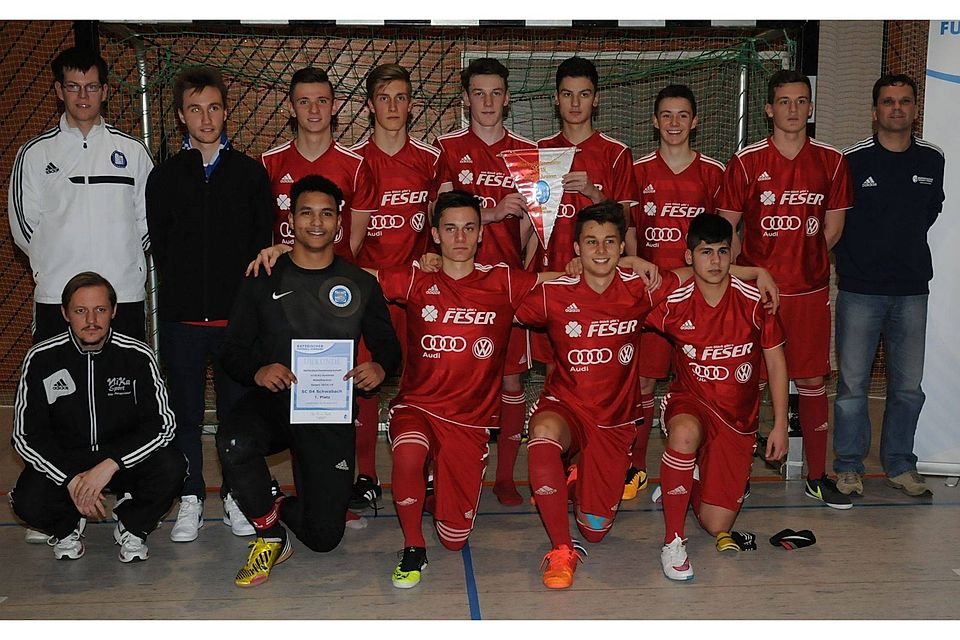 Gratulation an die A-Jugend des SC 04 Schwabach zum Gewinn des Bezirkstitels. F: Roland Jainta