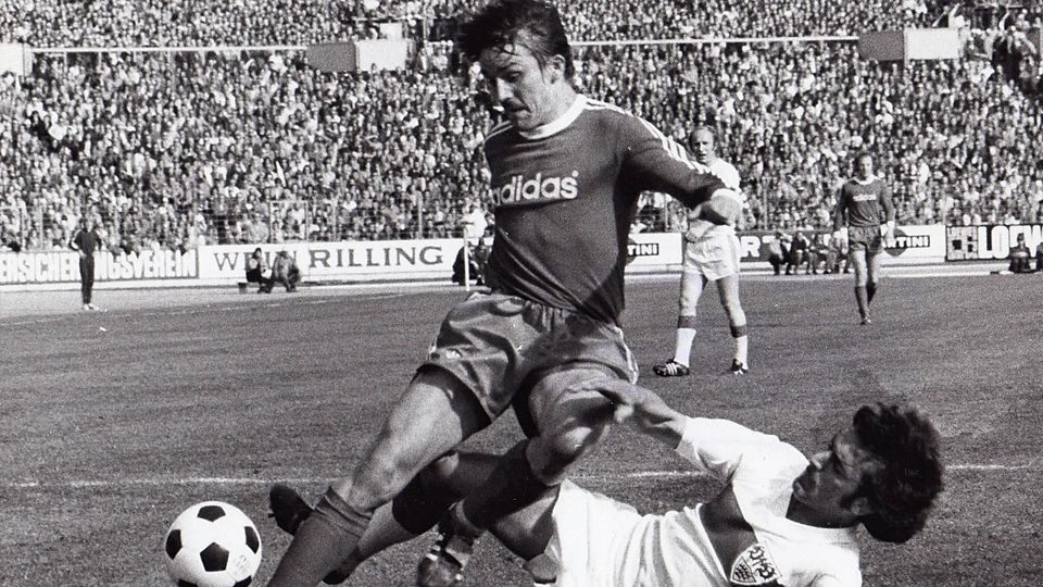 Jupp Kapellmann (r.) zu aktiven Zeiten im Spiel gegen den VfB Stuttgart