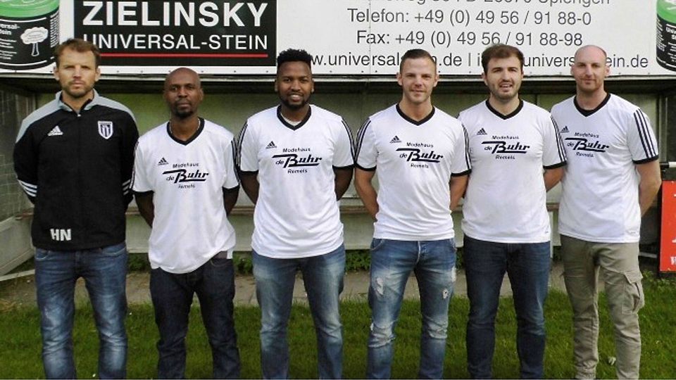 Trainer Heinz Schoon, Mzee Ramadhan Juma, Jamal Mohamad, Nico Rudolph, Adnan Ramani und Juri Parigin