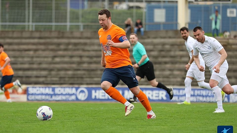 Der SV Wiesbaden um Tim Maurer fährt gegen die kampfstarken Breidenbacher den ersten Dreier des Jahres ein.