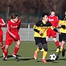 Eine starke erste Hälfte legt die A-Jugend des SC Germania Erftstadt-Lechenich (in gelb) im Spitzenspiel gegen den SSV Lommersum hin, auch wenn es am Ende nur zu einem Punkt reicht., Foto: F. Bucco